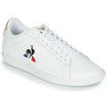 Le Coq Sportif  Sapatilhas COURTSET  Branco Disponível em tamanho para homem. 36,39,40,41,42,43,44,45,46.Homem > Sapatos > Tenis 